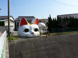 Illustration for article titled Attack on Giant Lucky Cat